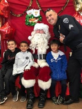 Shop with A Cop_Santa and kids2