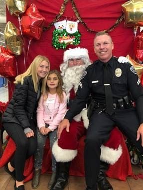 Shop with A Cop_Santa and kids1