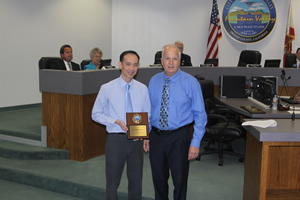Mayor McCurdy Gives Disability Friendly Award